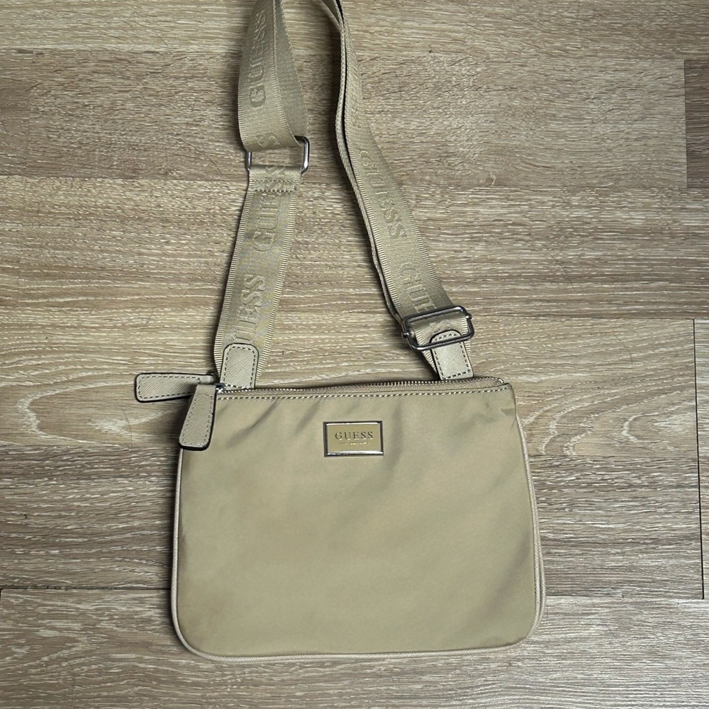 🌻GUESS🌻Tan Crossbody Bag